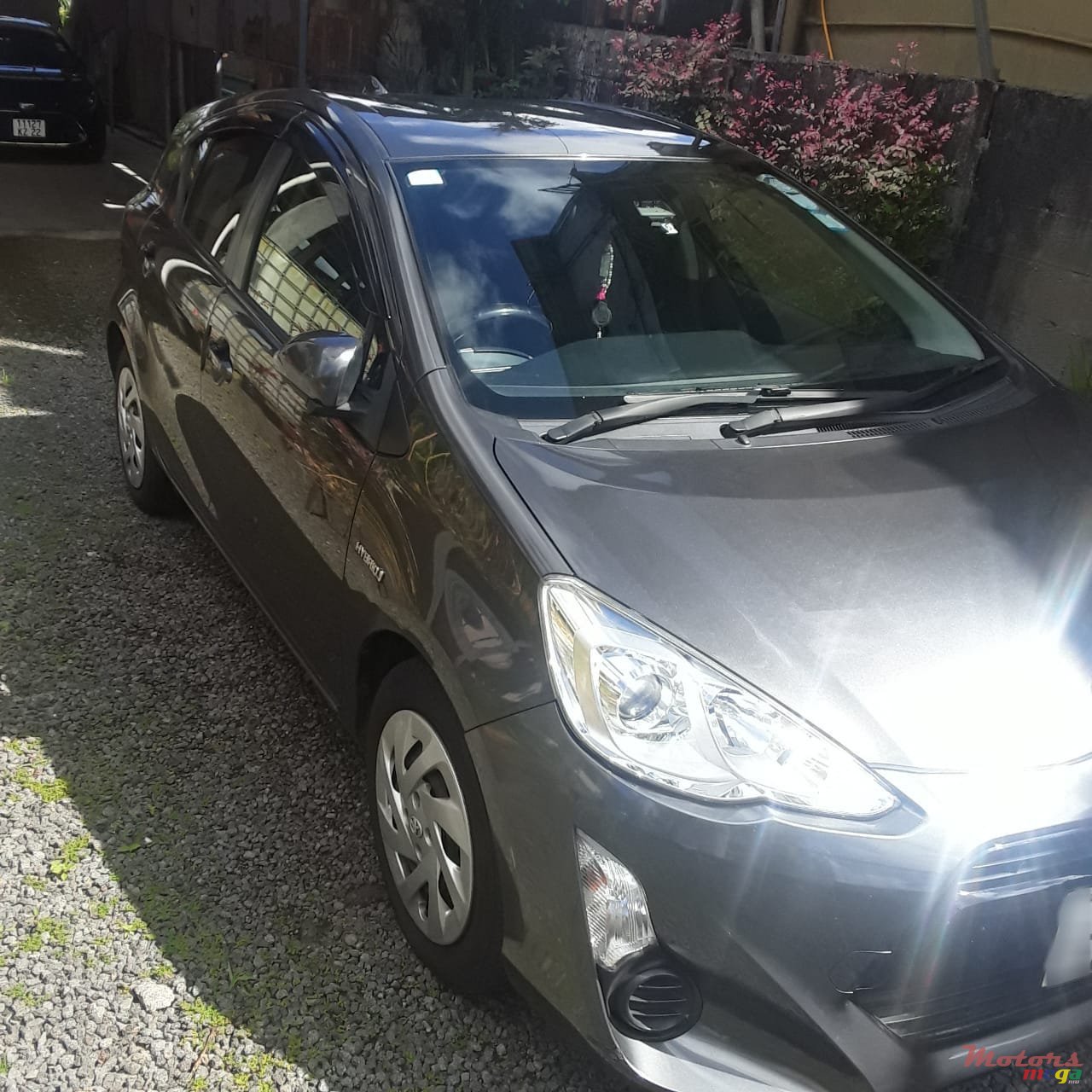 2017' Toyota Aqua photo #2