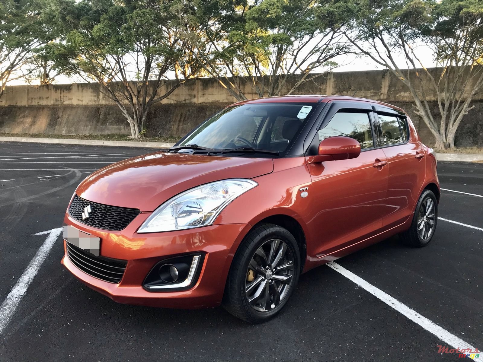 2015' Suzuki Swift photo #3