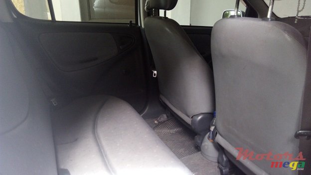 1999' Toyota Vitz photo #3