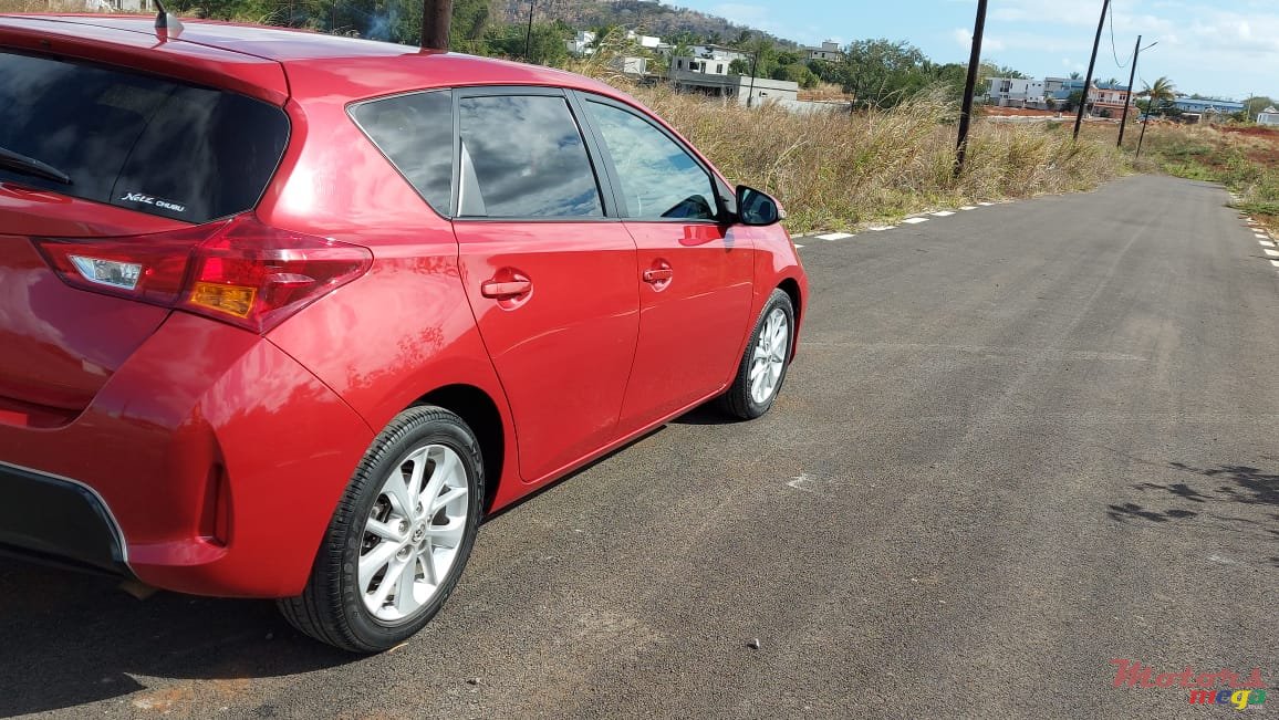2014' Toyota Auris photo #4