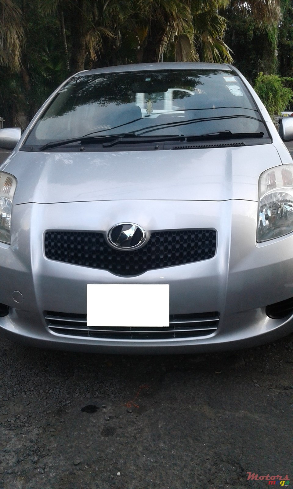 2005' Toyota Vitz photo #1