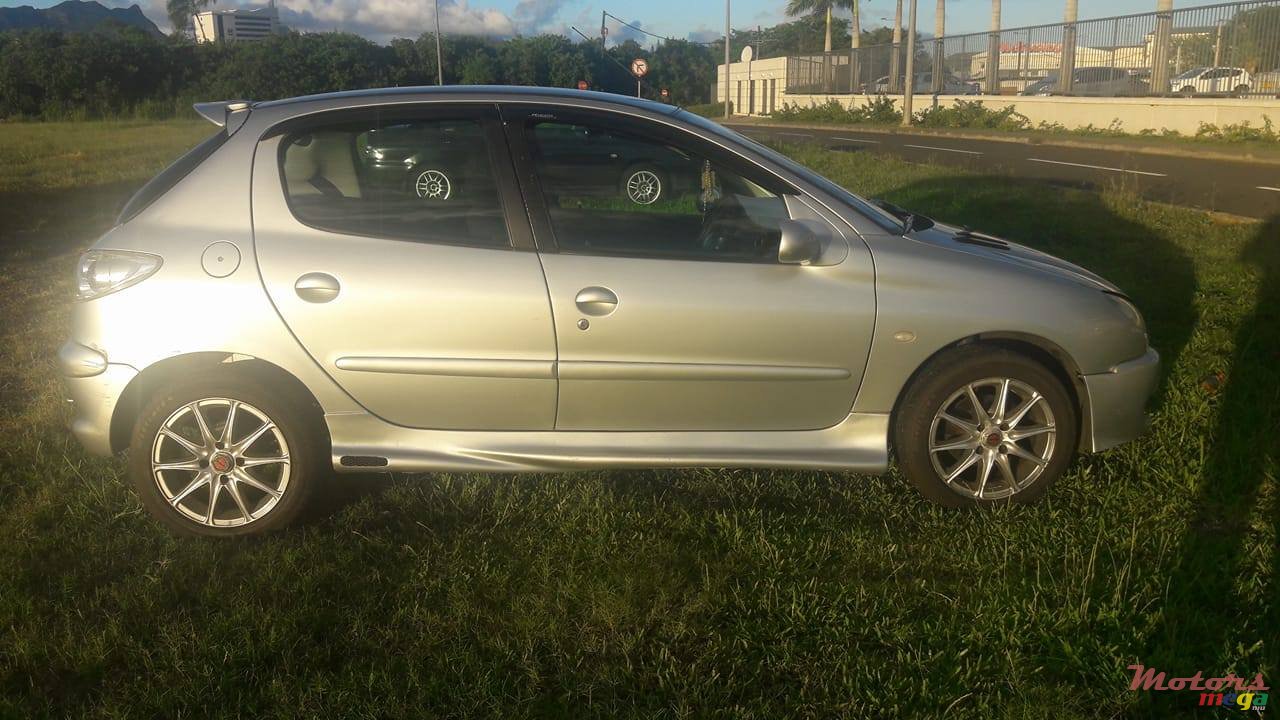 2002' Peugeot 206 photo #1