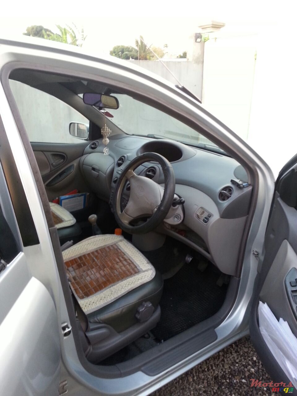 2000' Toyota photo #3