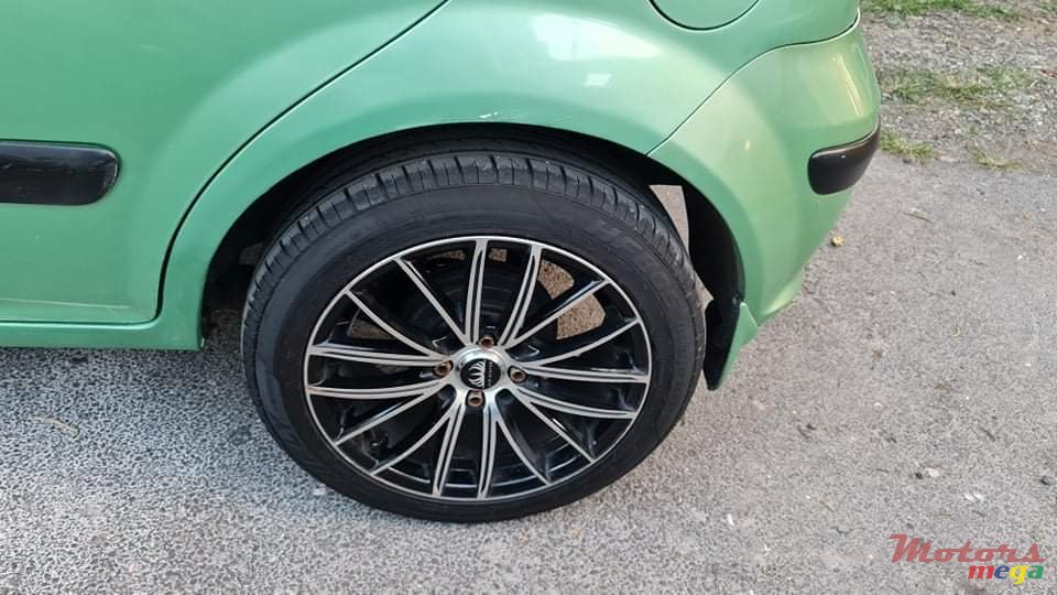 2004' Hyundai Getz photo #2