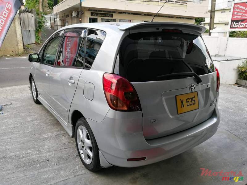 2002' Toyota Verso Spacio photo #4