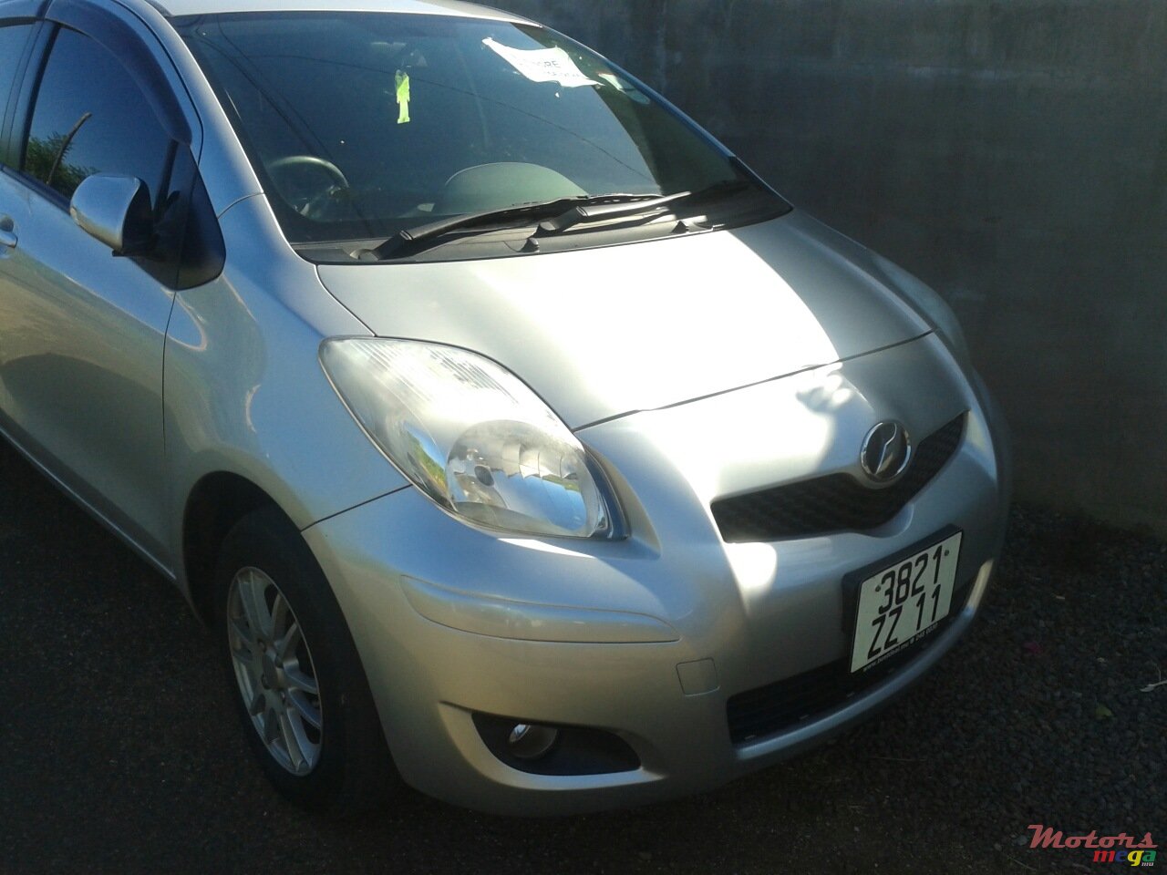 2011' Toyota Vitz photo #1