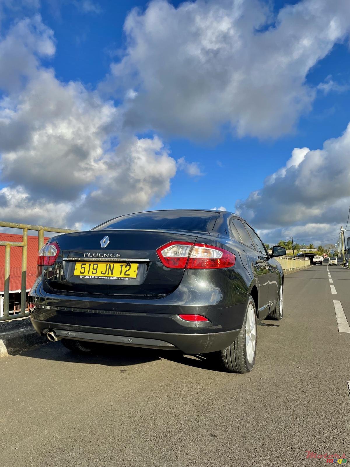 2012' Renault Fluence photo #3