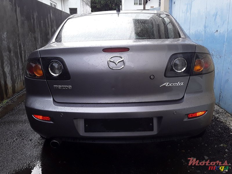 2004' Mazda Axela photo #2