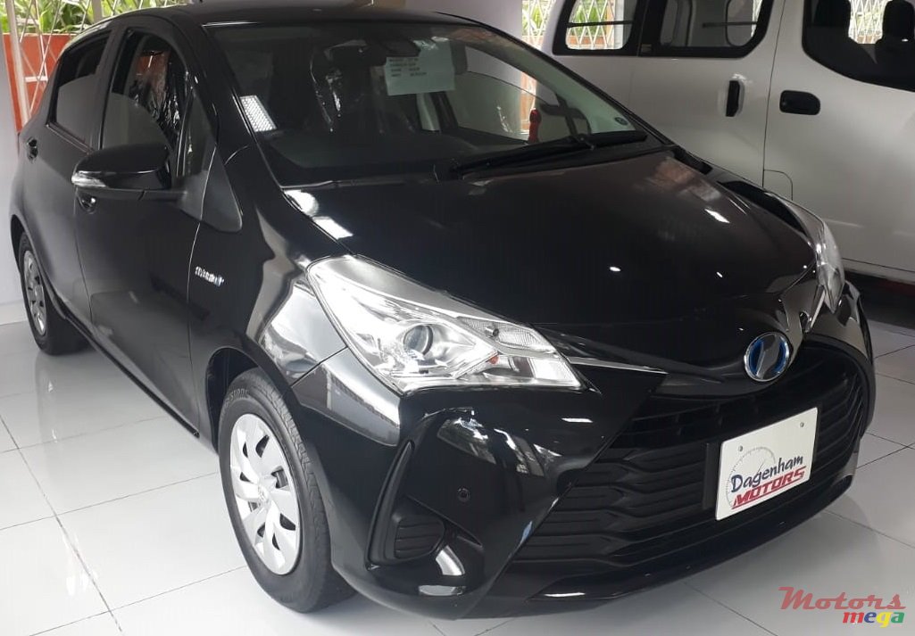 2017' Toyota Vitz Hybrid photo #1