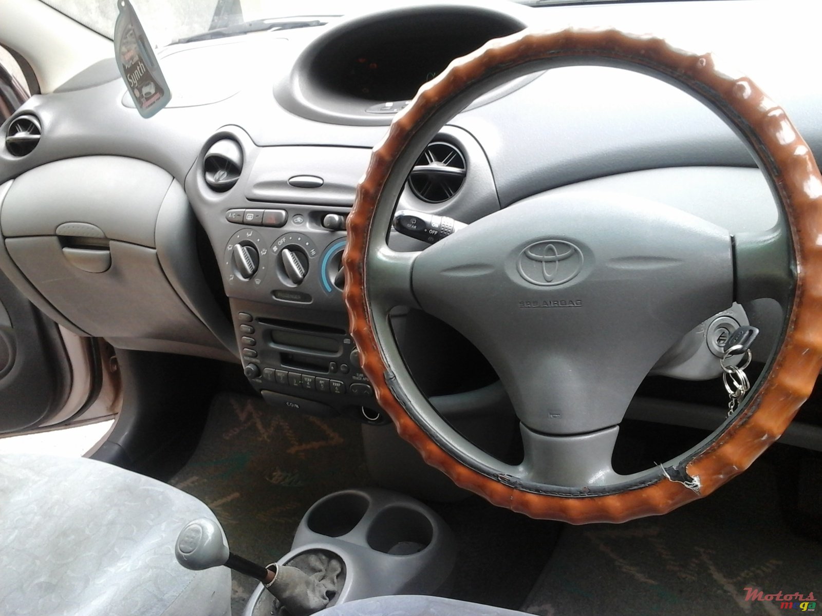 2000' Toyota Vitz photo #4