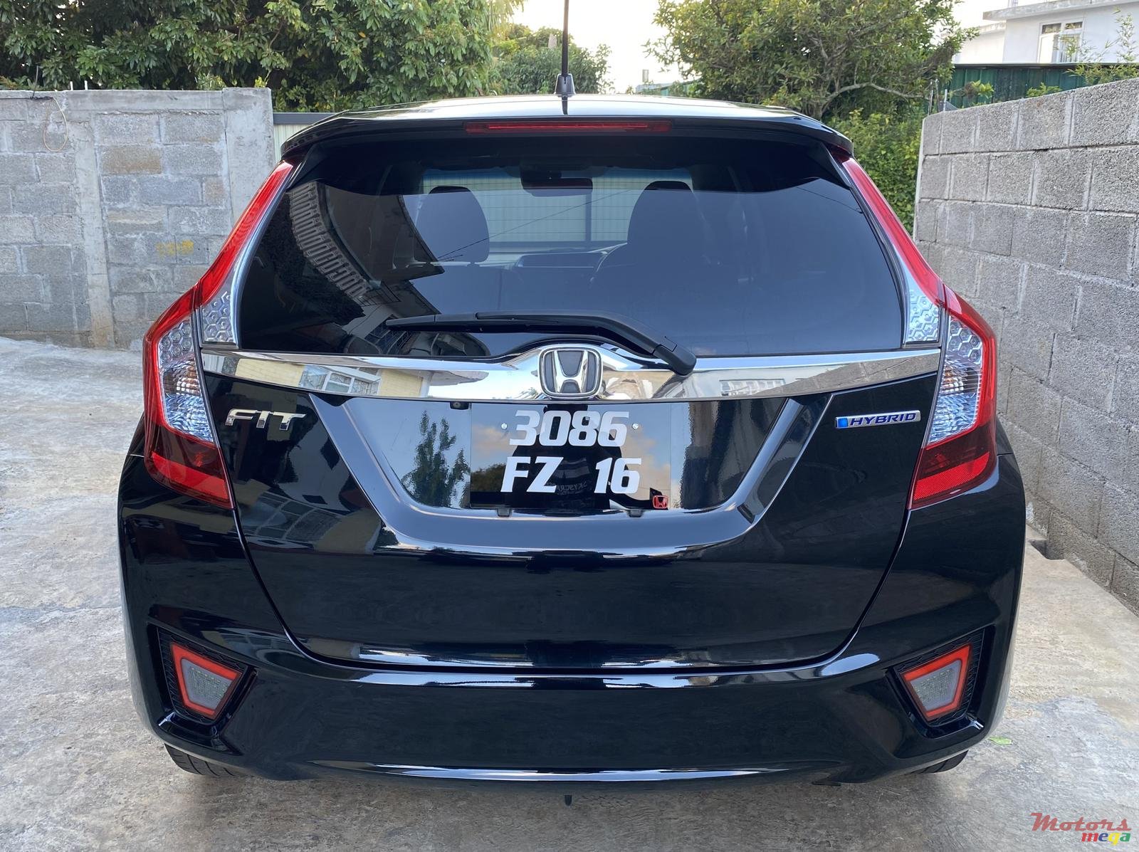 2016' Honda Fit Hybrid photo #3