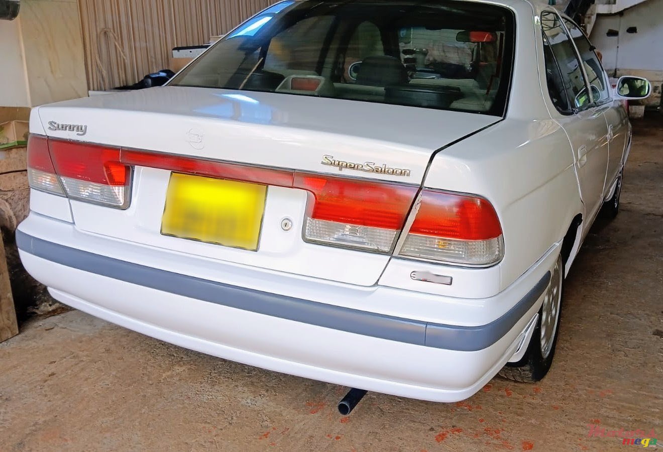 2001' Nissan photo #2