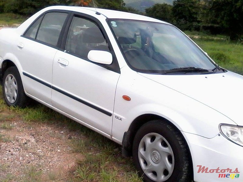 2002' Mazda 323 photo #1