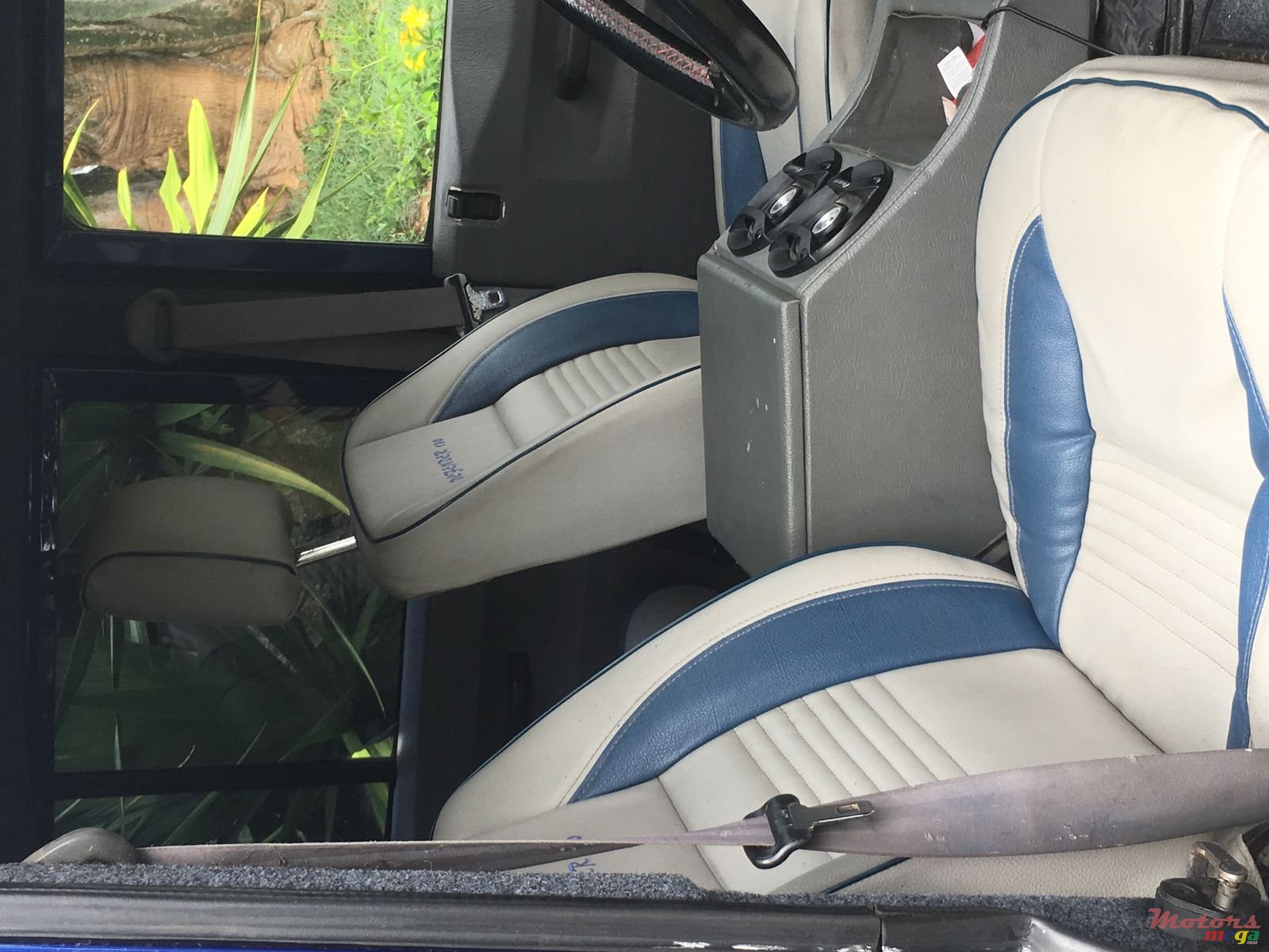 2000' Land Rover Defender photo #6