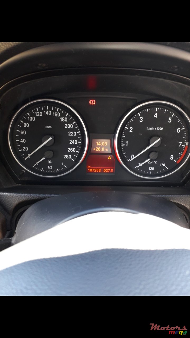 2010' BMW 3 Series Convertible photo #6