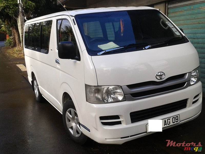 2009' Toyota HiAce photo #1