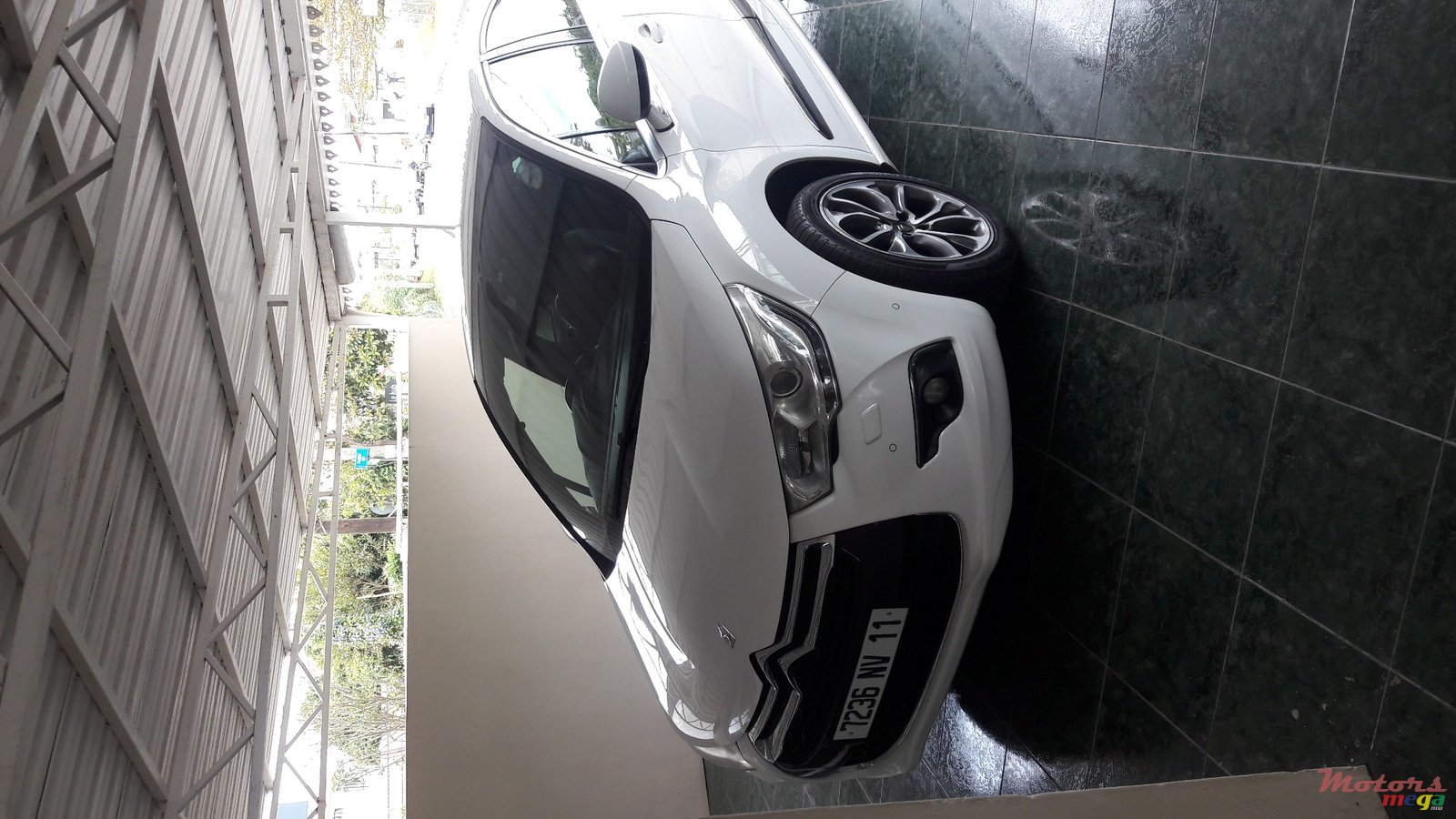 2011' Citroen DS4 200THP photo #1