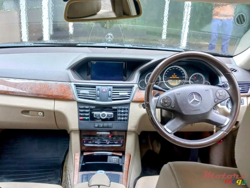 2012' Mercedes-Benz E 250 photo #3