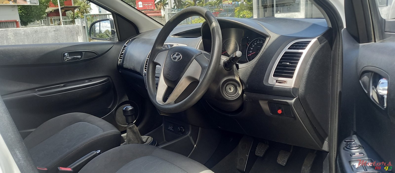 2011' Hyundai i20 photo #4