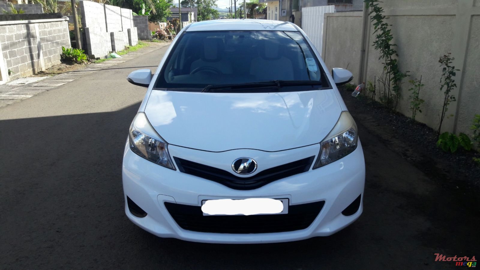 2012' Toyota Vitz 1320cc photo #1