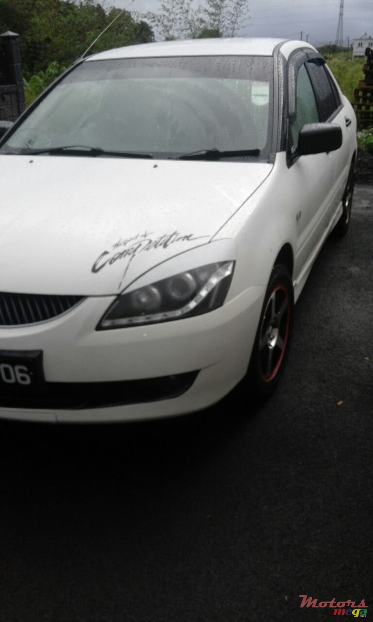 2006' Mitsubishi Lancer photo #2