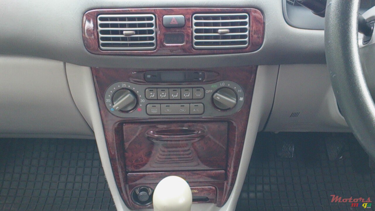 1999' Toyota Corolla SE SALOON RIVIERE photo #2
