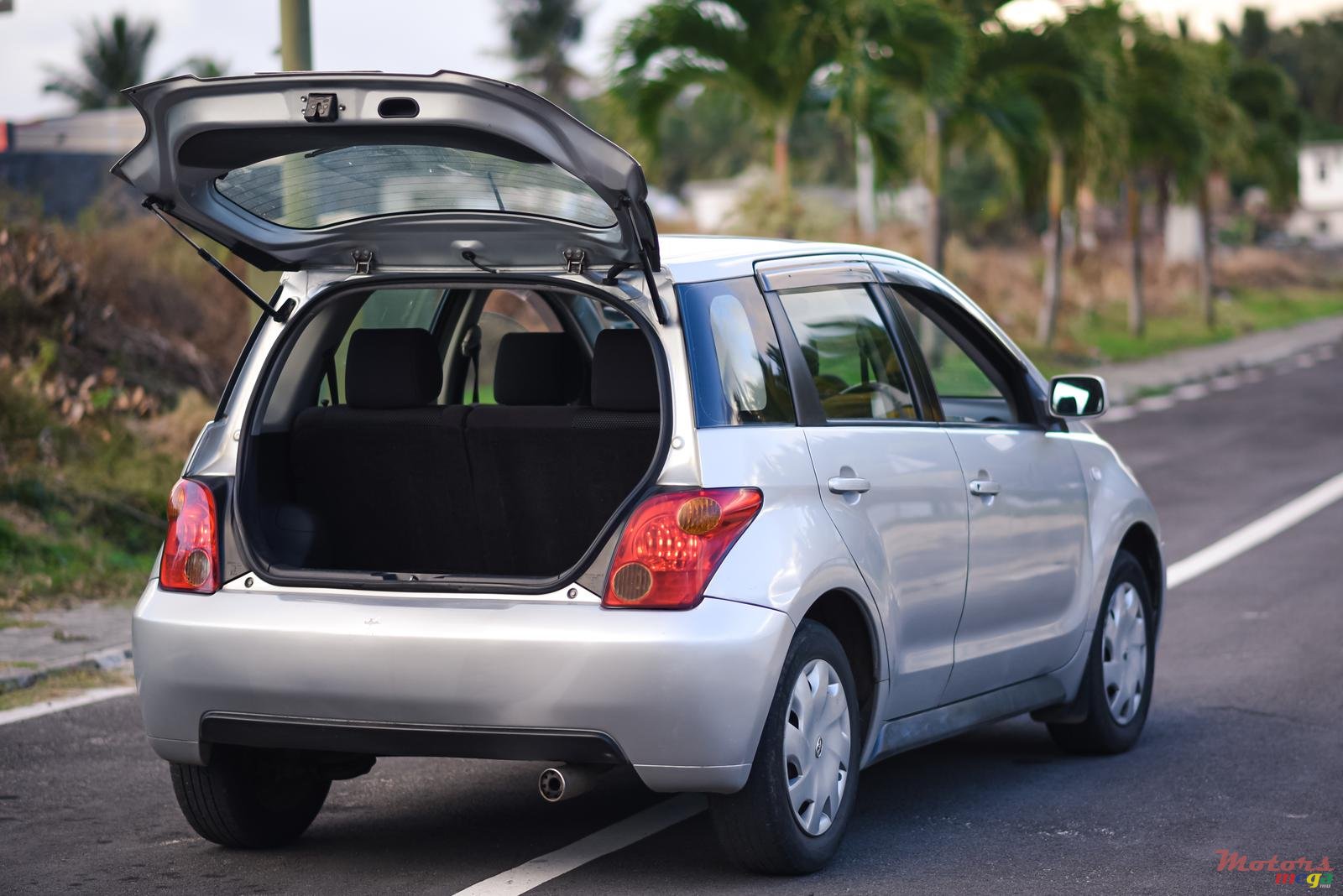 2004' Toyota Ist photo #7