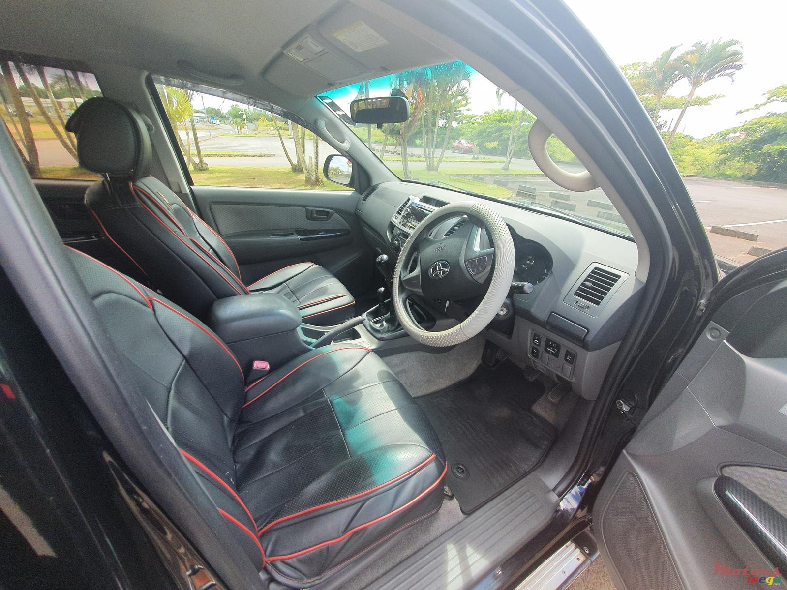 2015' Toyota Hilux photo #7