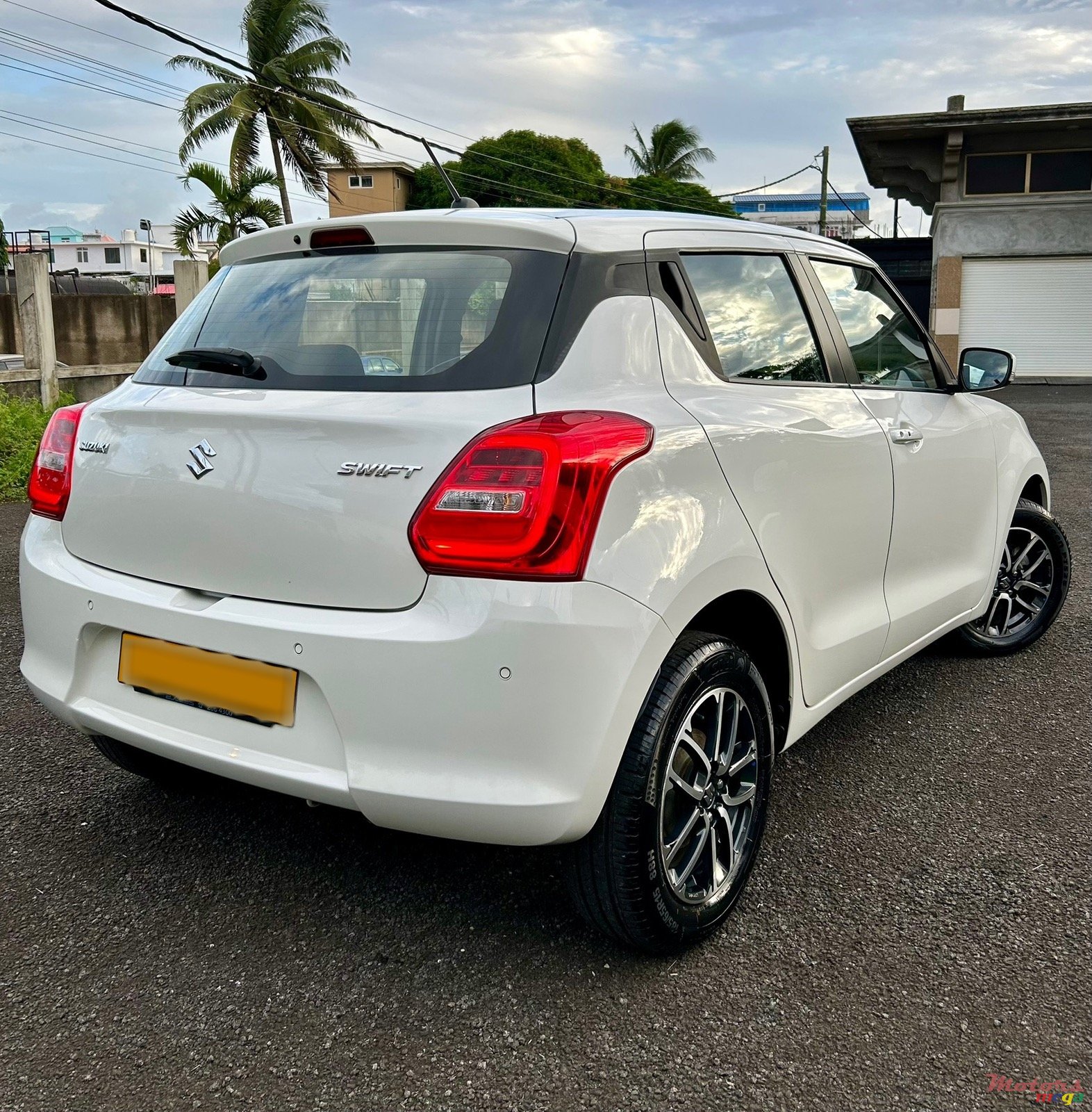 2021' Suzuki Swift GLX SLDA photo #3