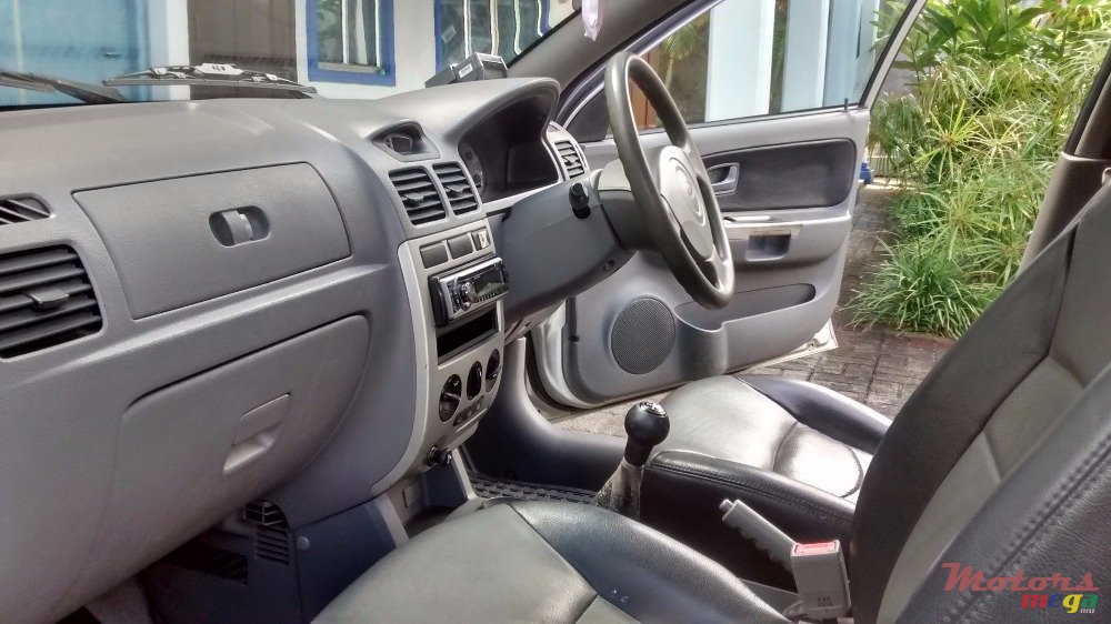 2005' Kia Rio photo #5