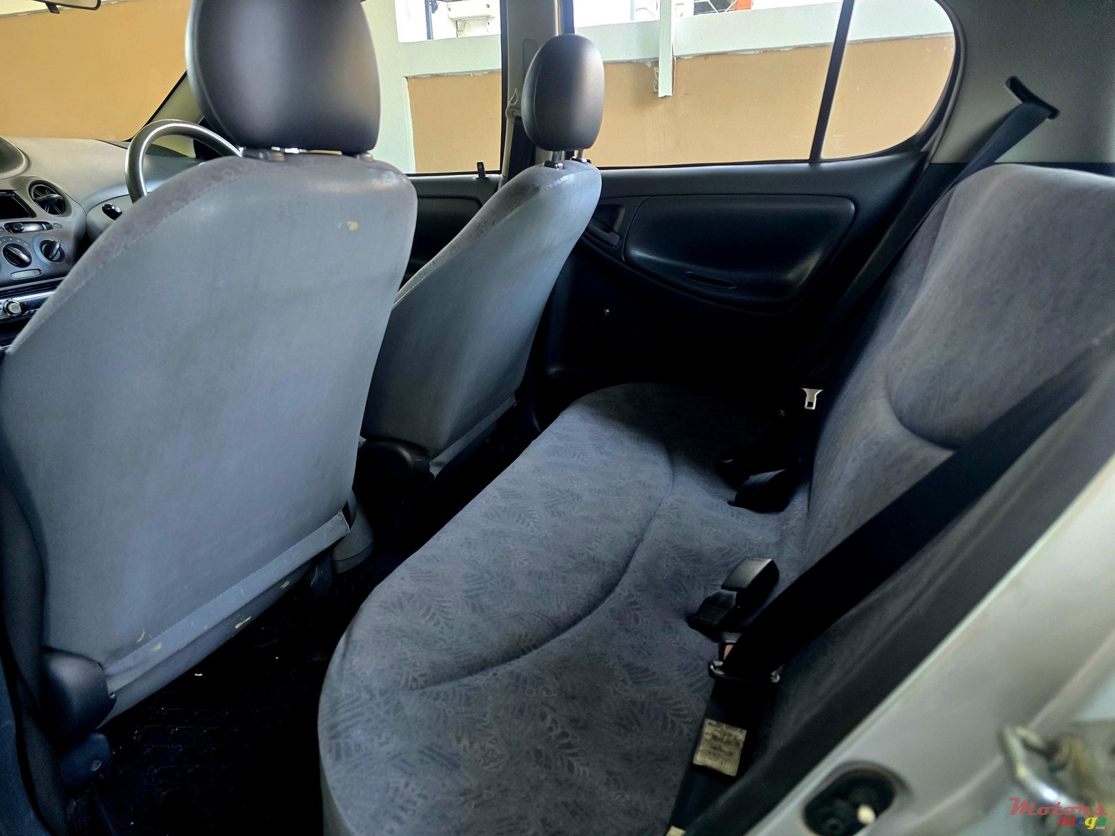 2000' Toyota Vitz photo #6