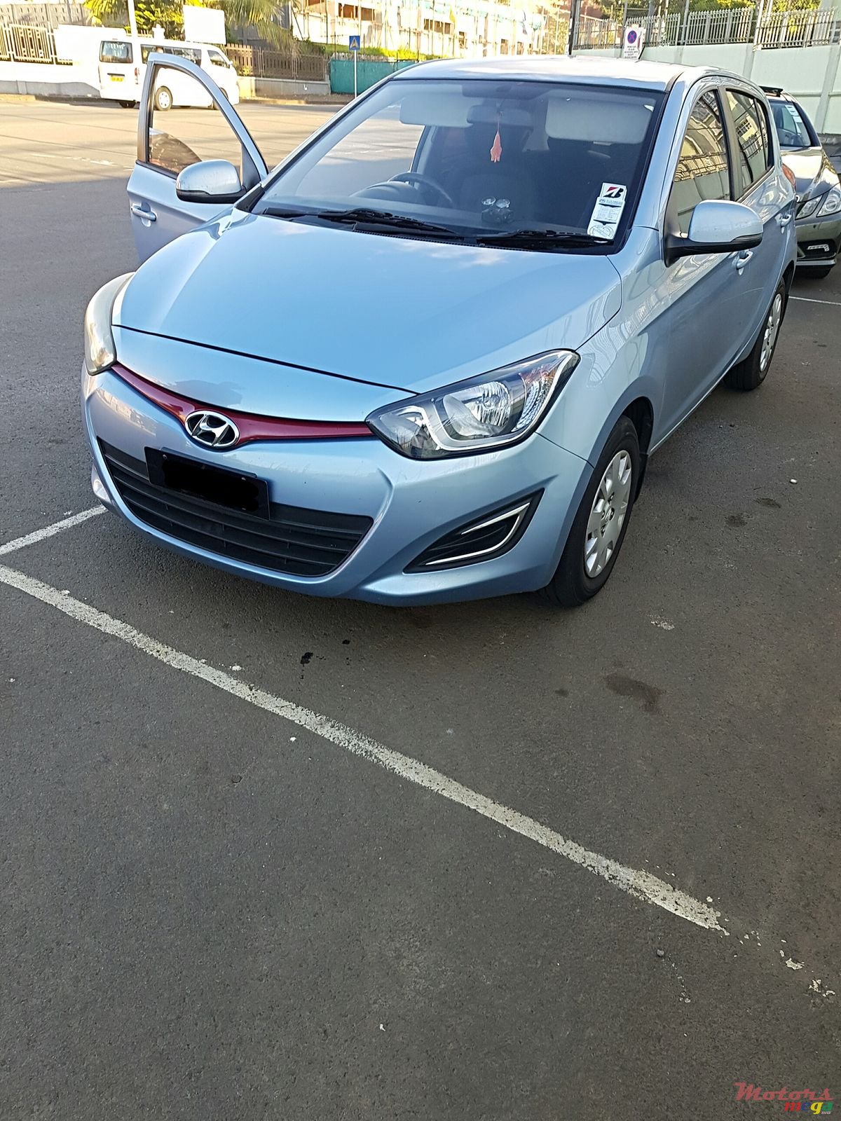 2012' Hyundai i20 photo #1