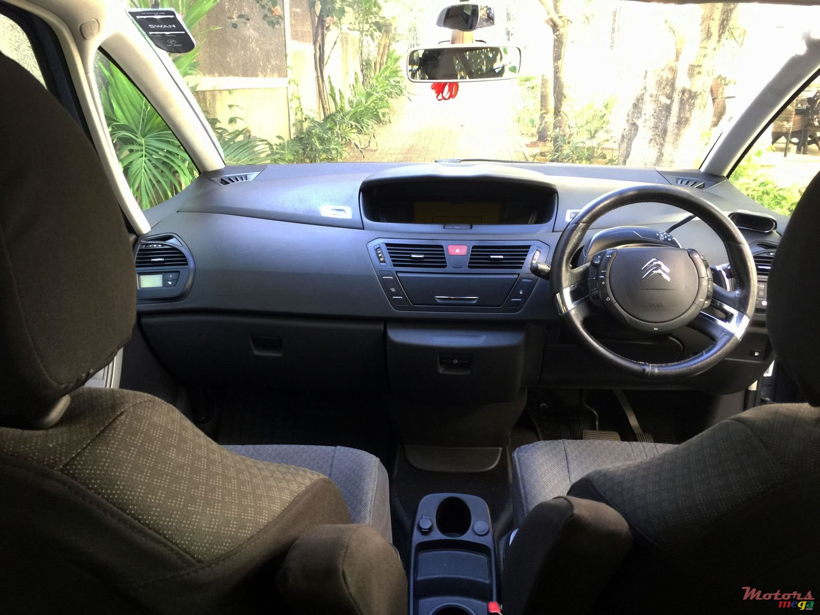 2011' Citroen Grand C4 Picasso photo #6