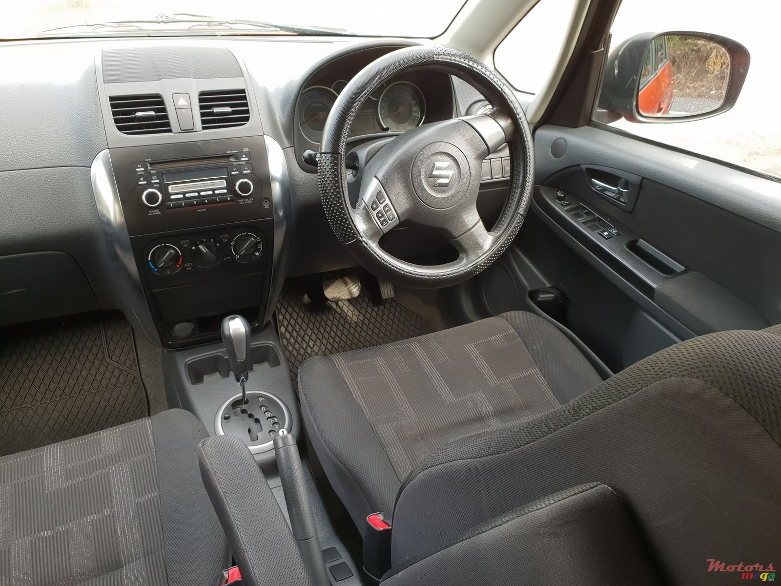 2011' Suzuki SX4 photo #4