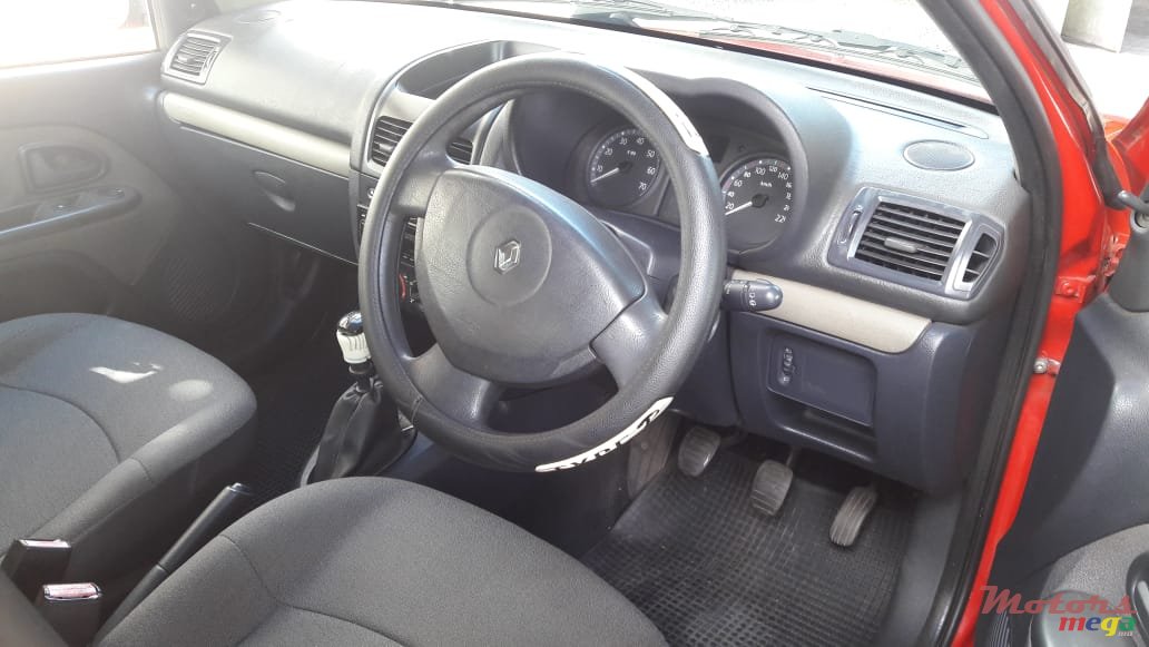 2005' Renault Clio photo #5