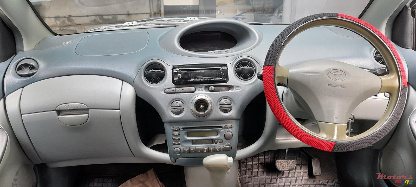 2000' Toyota Vitz photo #1