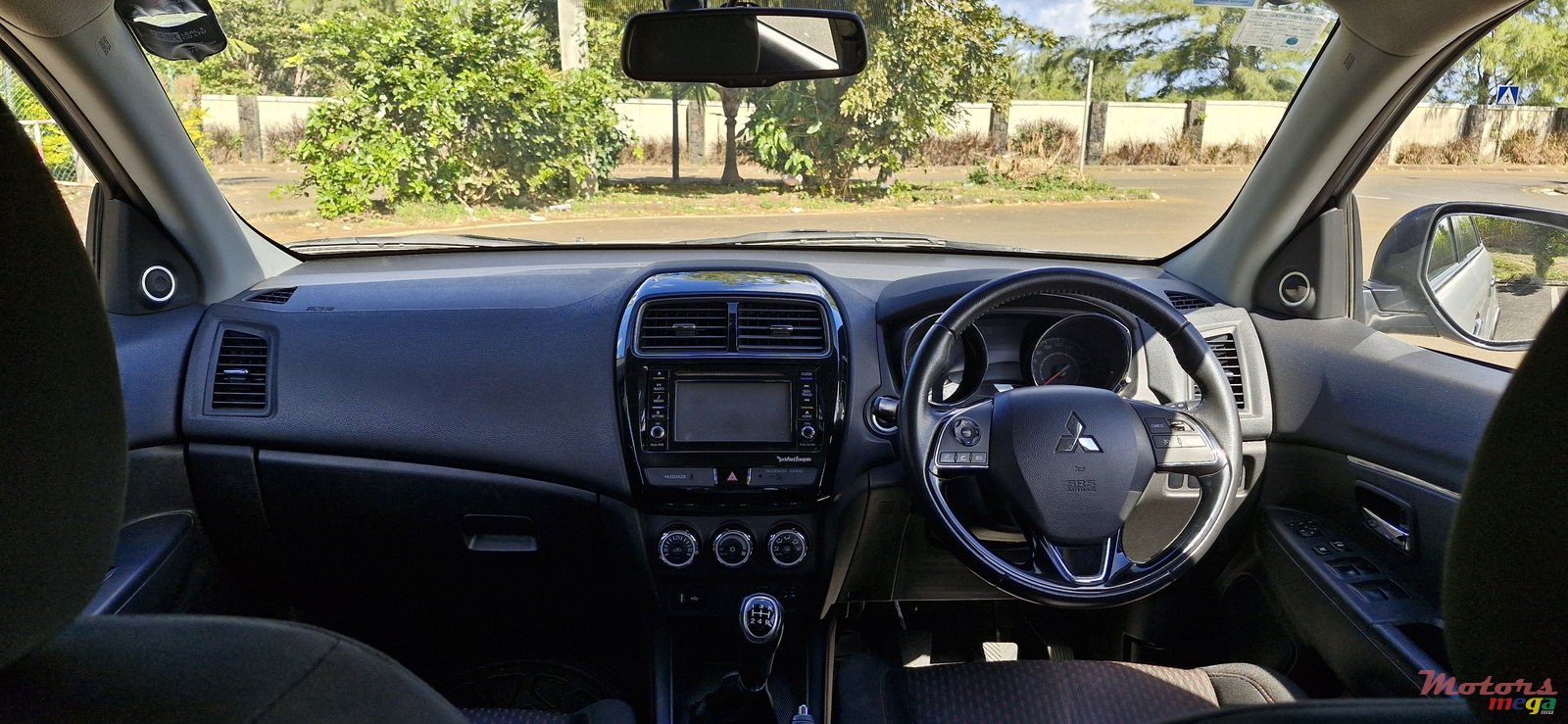 2019' Mitsubishi ASX photo #2