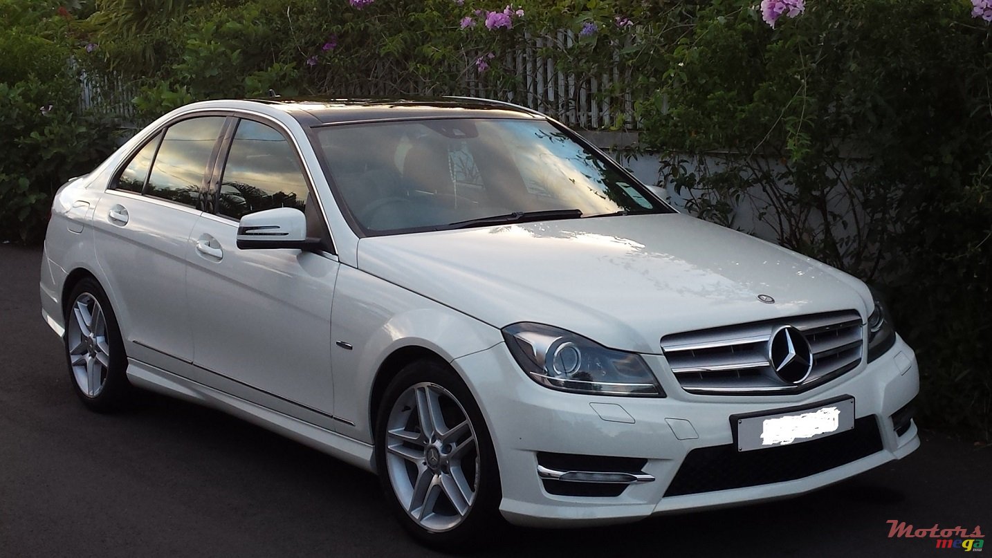 2011' Mercedes-Benz C-Class photo #1