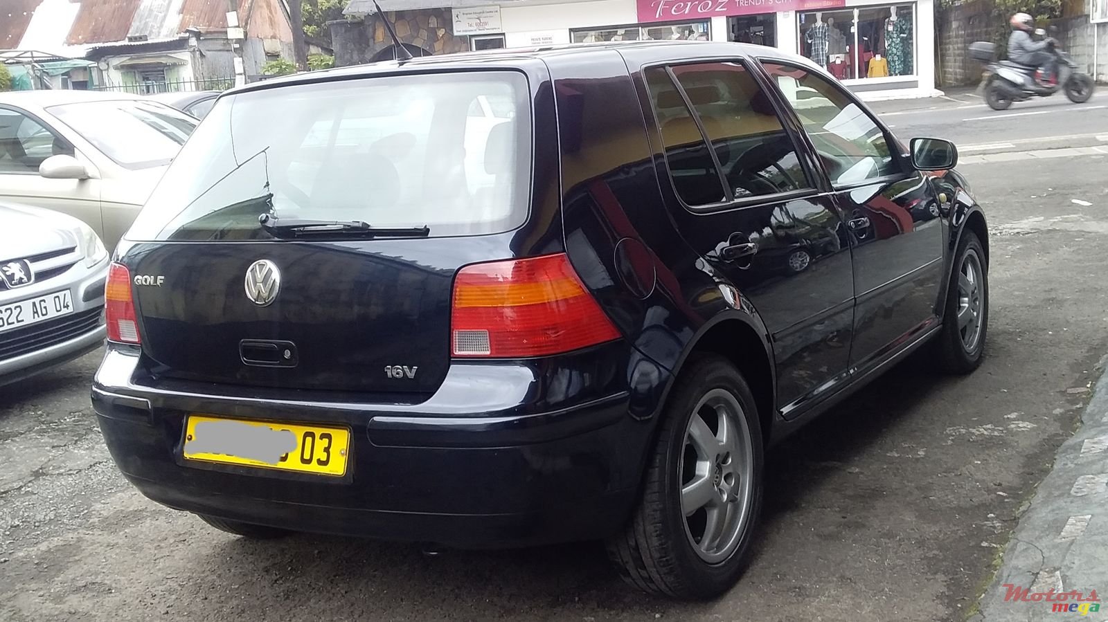 2003' Volkswagen Golf photo #3