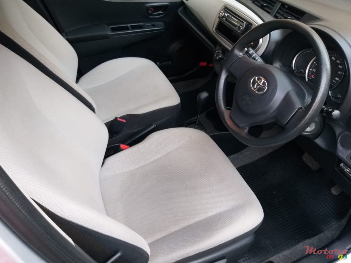 2012' Toyota Vitz photo #5