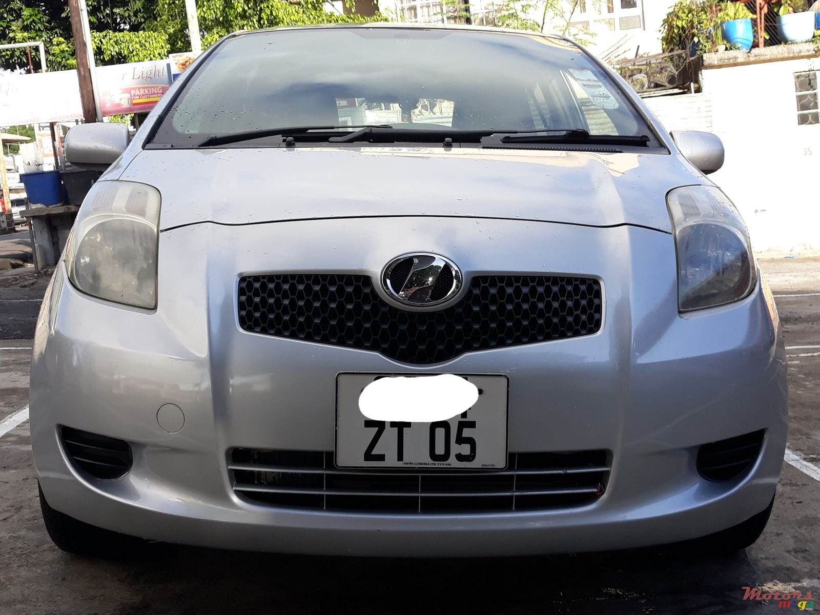 2005' Toyota Vitz photo #1