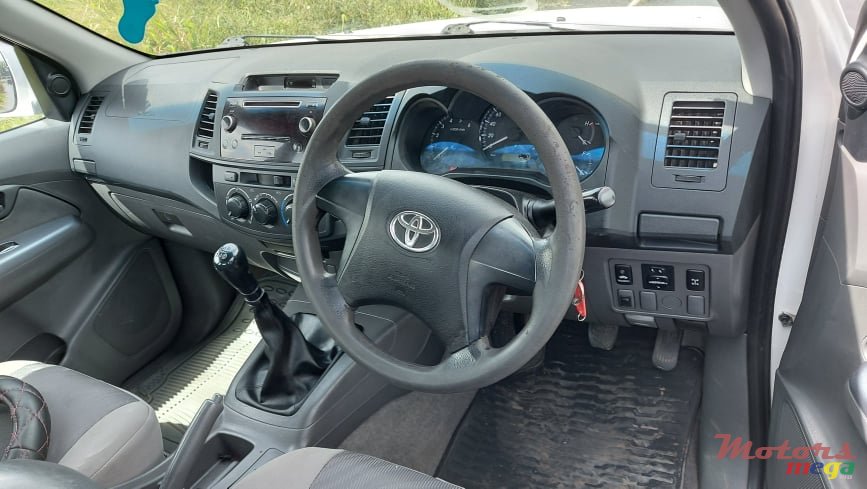 2015' Toyota Hilux 2.5 Turbo photo #6