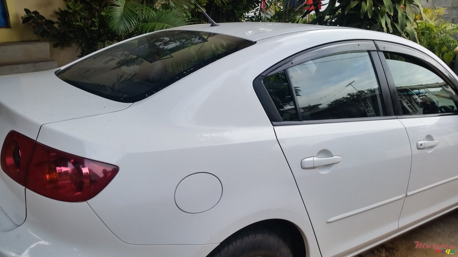 2004' Mazda 3 photo #2