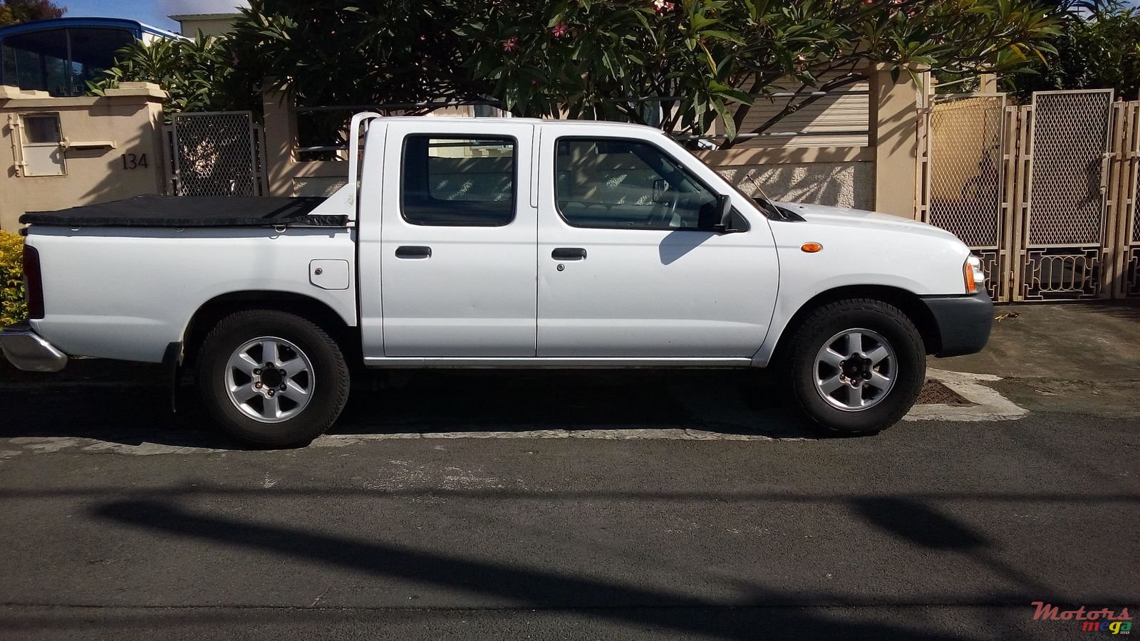 2010' Nissan photo #6