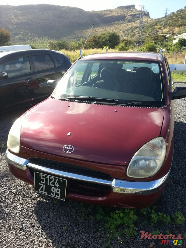 1999' Toyota Duet photo #1