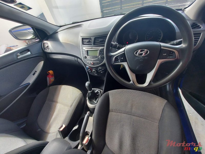 2012' Hyundai Accent photo #6