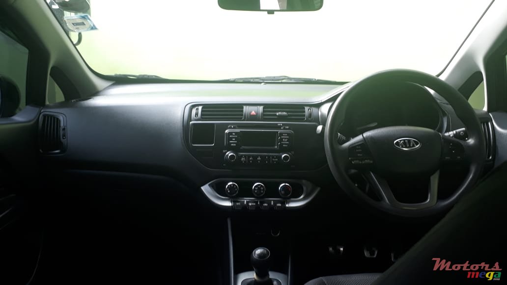 2011' Kia Rio photo #4