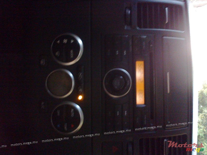 2007' Nissan Tiida Latio Saloon photo #6