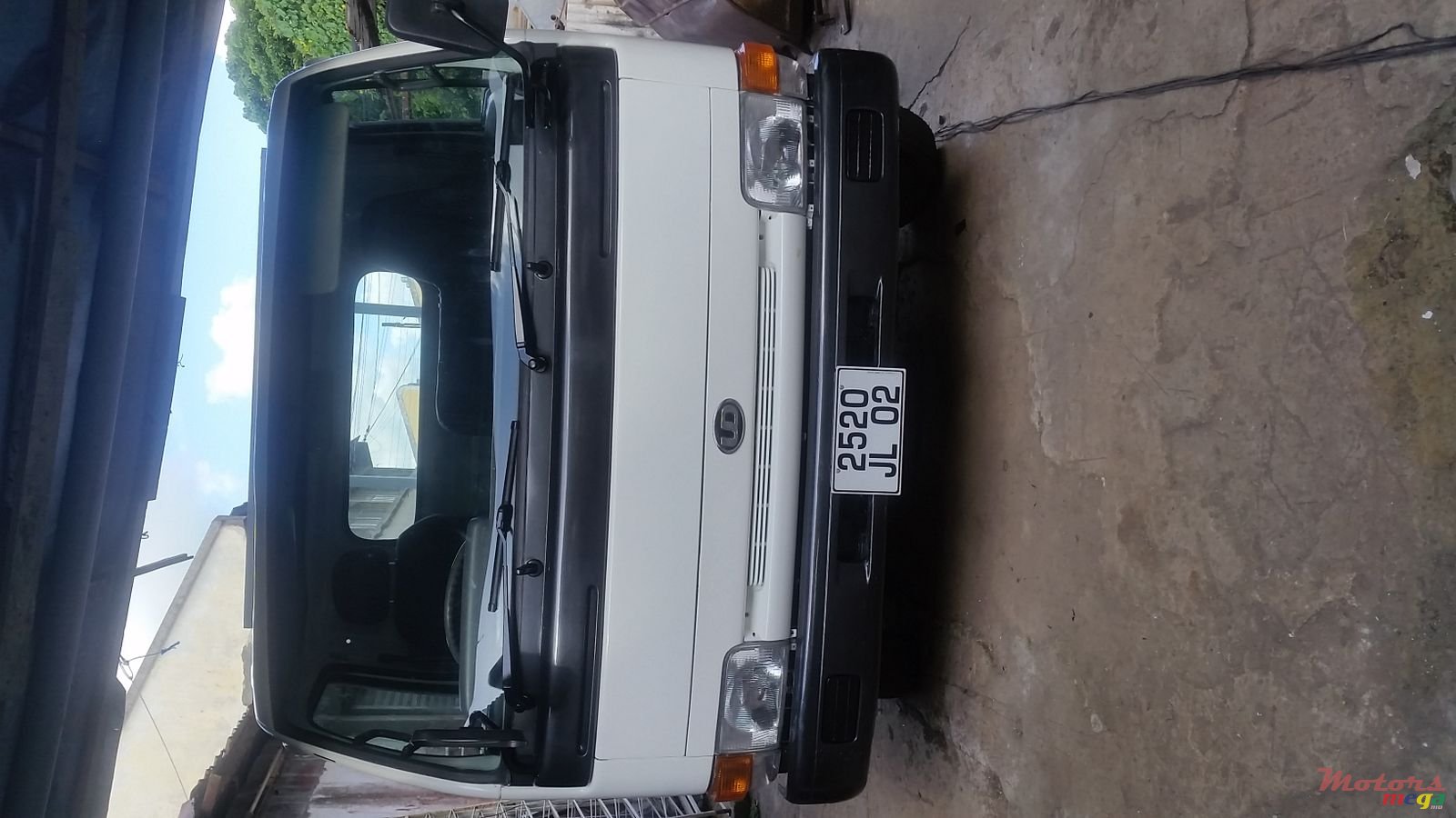 2002' Nissan photo #2