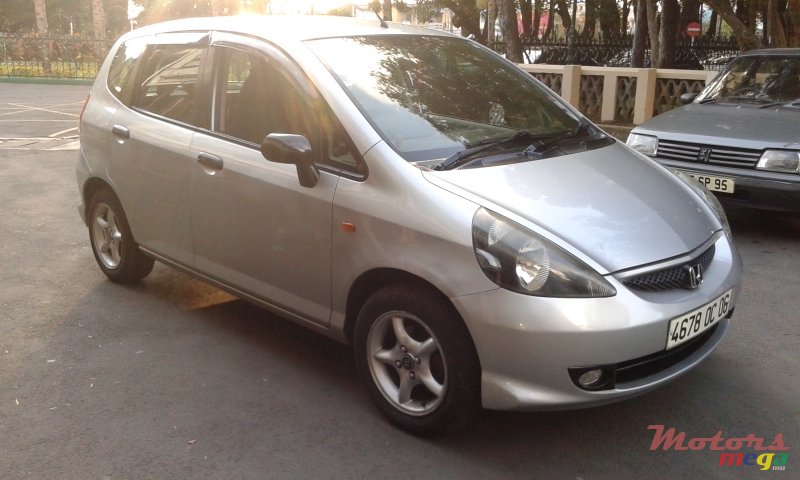 2006' Honda Fit photo #1